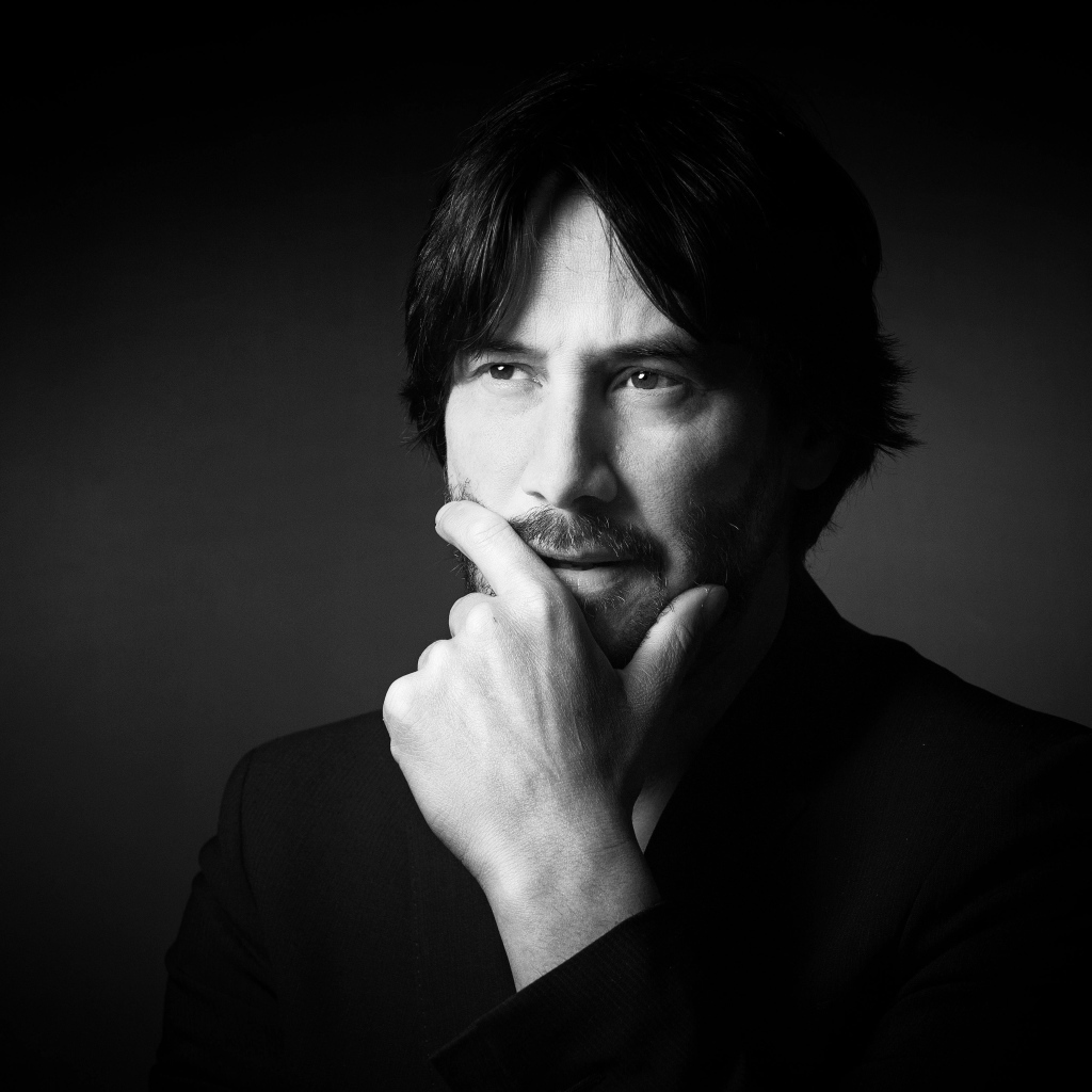 Стильный мужчина, канадский актер Киану Ривз  в костюме