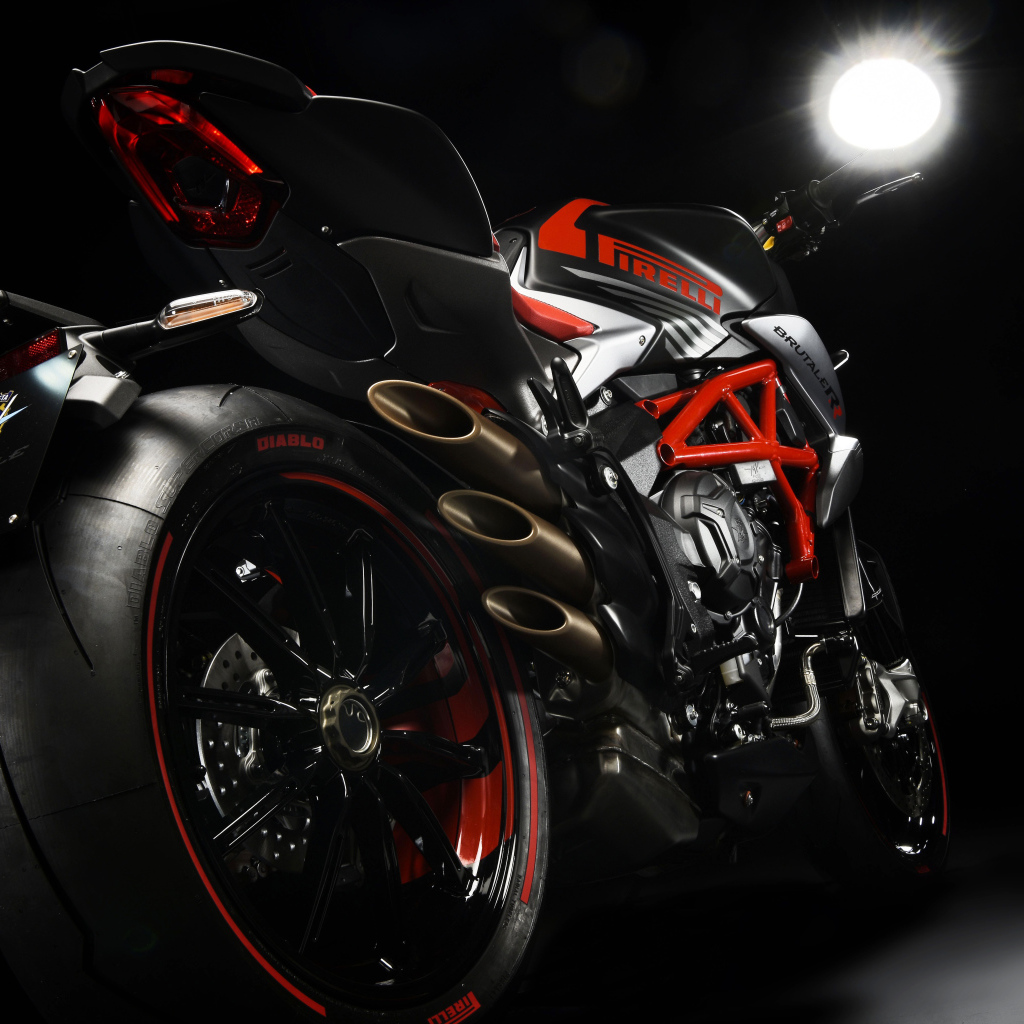 Мотоцикл Agusta Brutale 800 RR Pirelli вид сзади