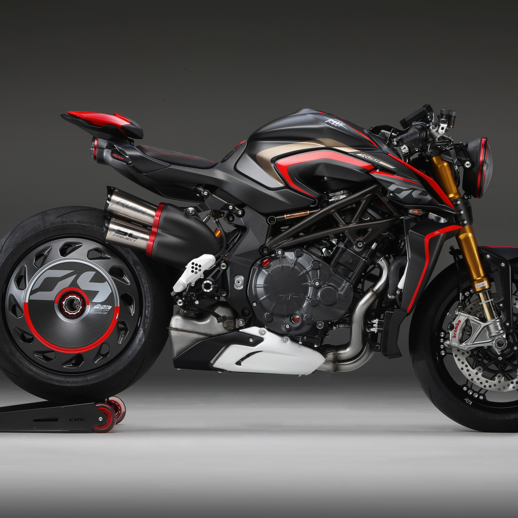 Черный мотоцикл Agusta Rush 1000, 2020 года на сером фоне