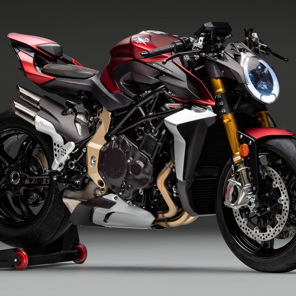 Мотоцикл Agusta Brutale 1000 Serie Oro 2019 года на сером фоне