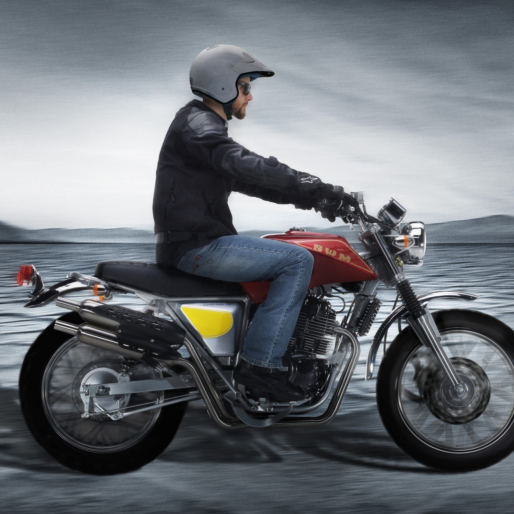 Мотоциклист на мотоцикле  SWM Silver Vase 440, 2020 года