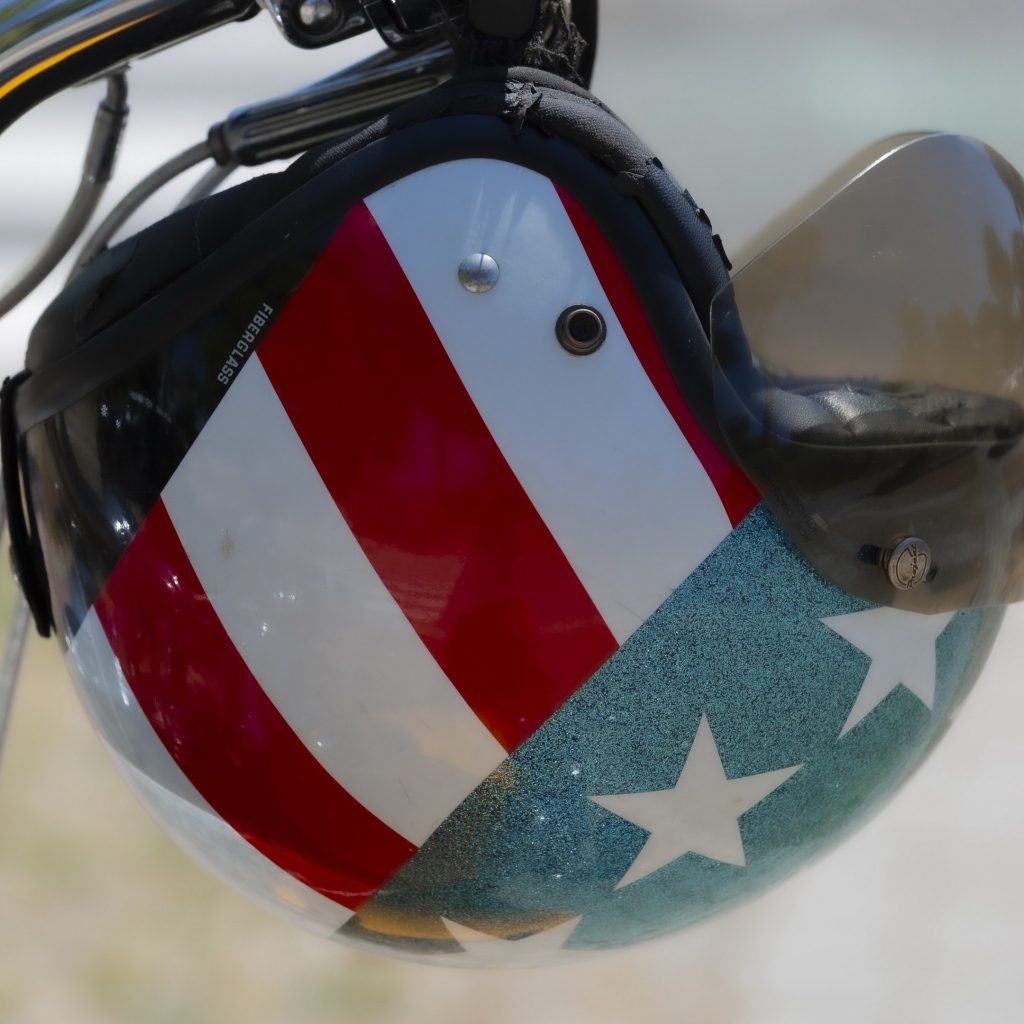 Шлем мотоциклиста в флагом США