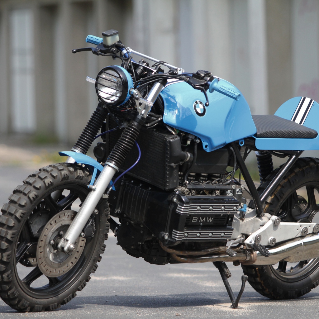 Мотоцикл BMW K100 RS на асфальте 