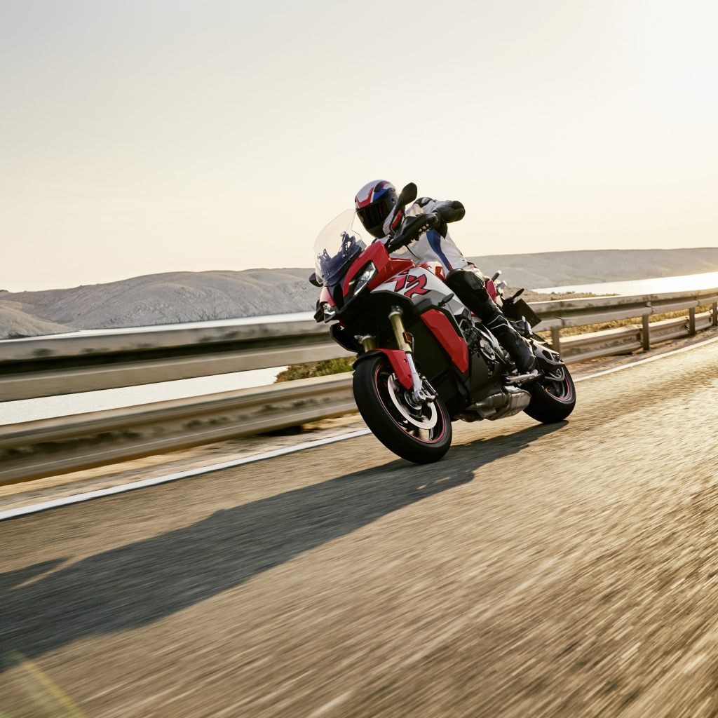 Мотоцикл BMW S1000 XR на гонках 