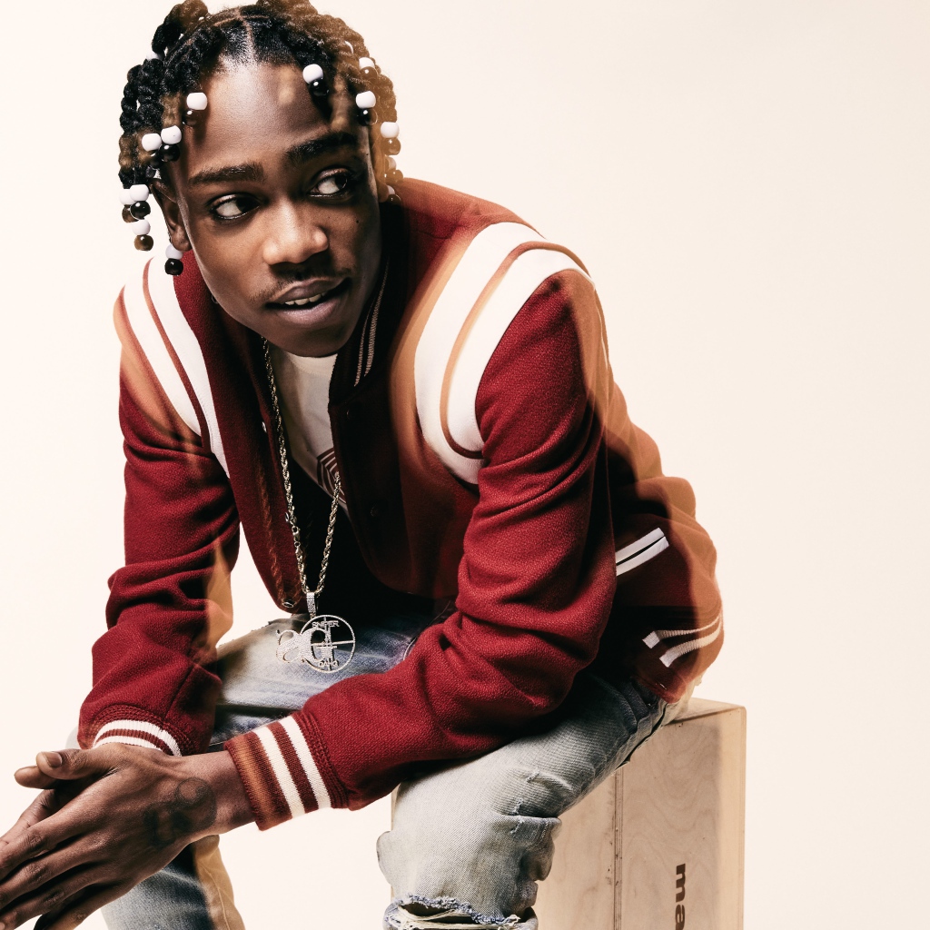 Американский рэпер  22Gz на белом фоне