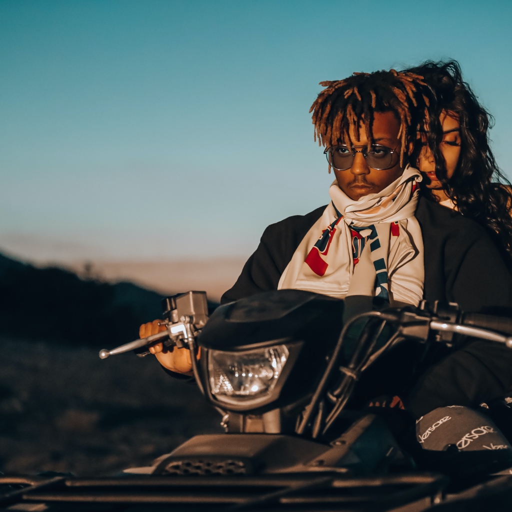 Рэпер Juice WRLD с девушкой на квадроцикле