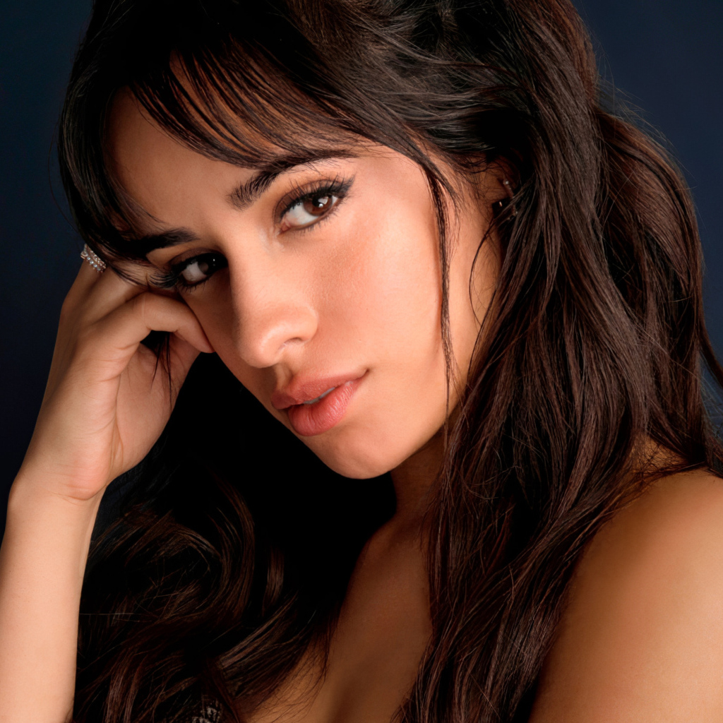 Молодая певица Камила Кабельо крупным планом