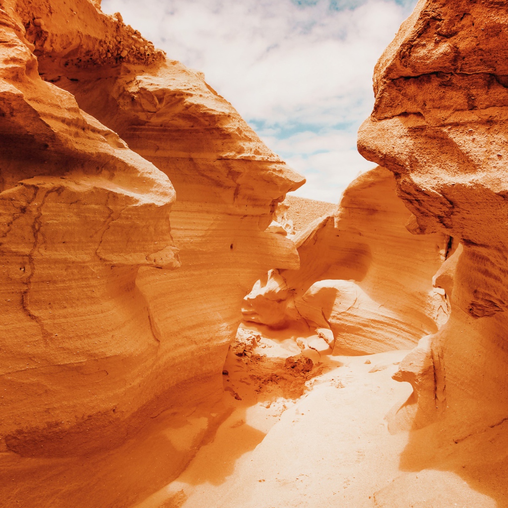 Каменный необычный каньон 