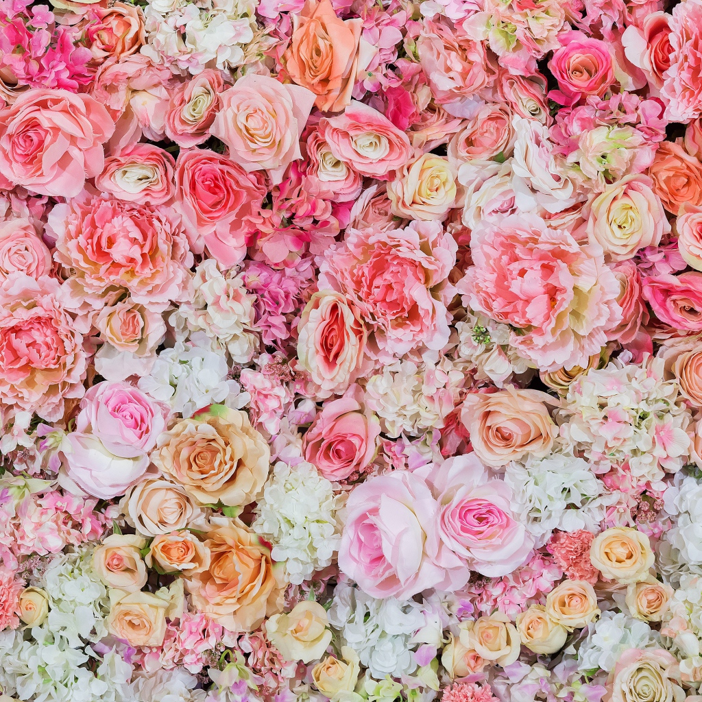 Искусственные цветы розы крупным планом