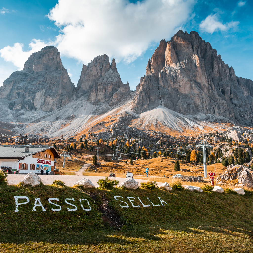 Высокие горы под голубым небом, Италия 