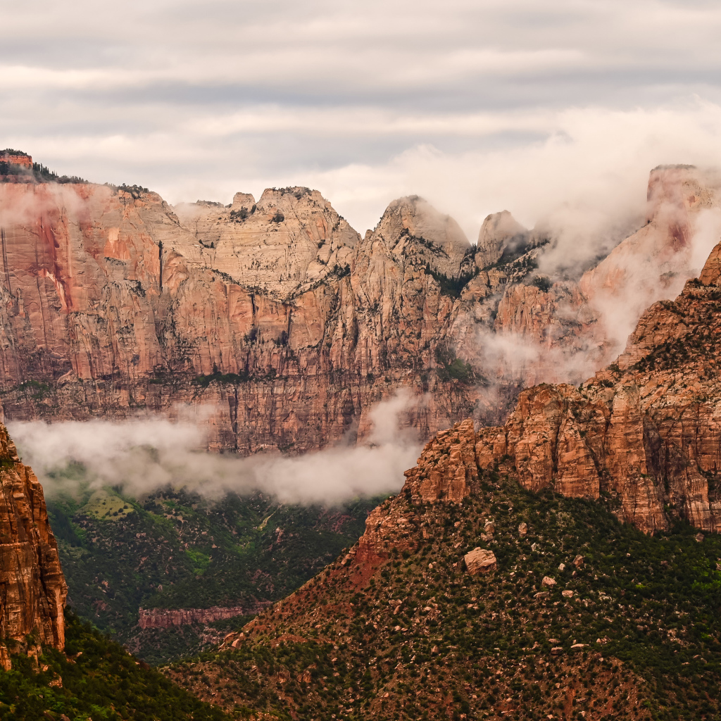 Горы в Национальном  парке Сион, США