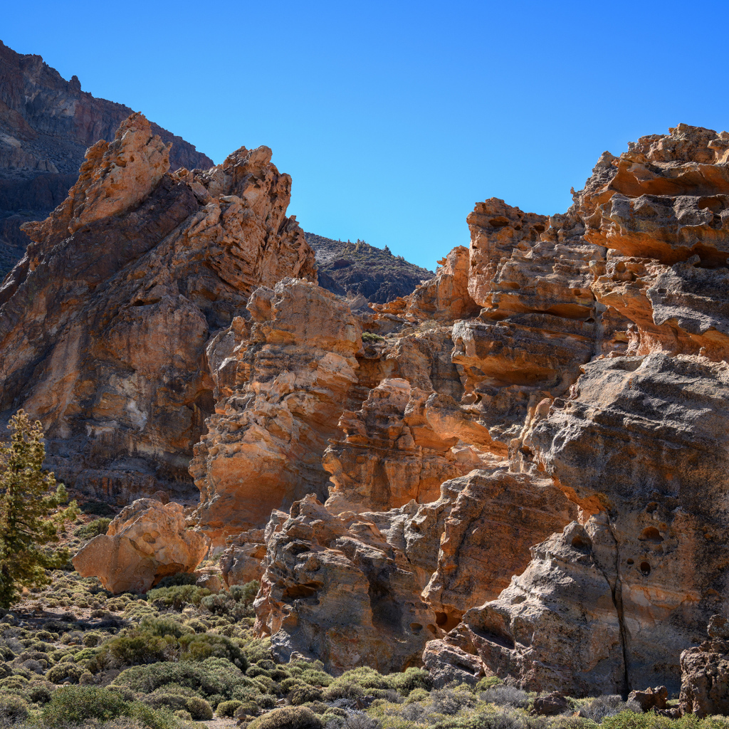 Старые камни в национальном парке Италии 
