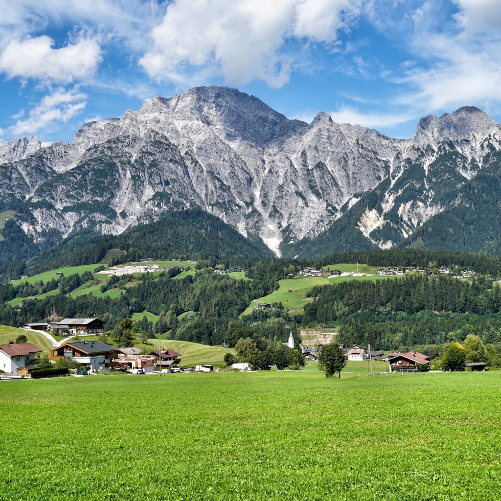 Вид высокие горы под голубым небом, Австрия 