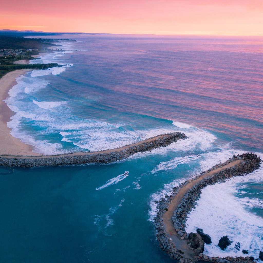 Розовый закат над океаном