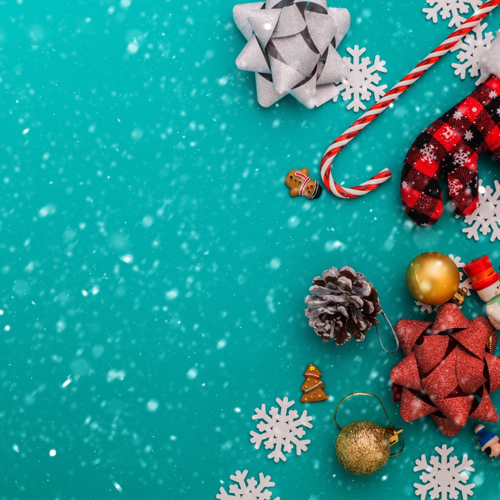 Новогодний декор на голубом фоне, шаблон для открытки 