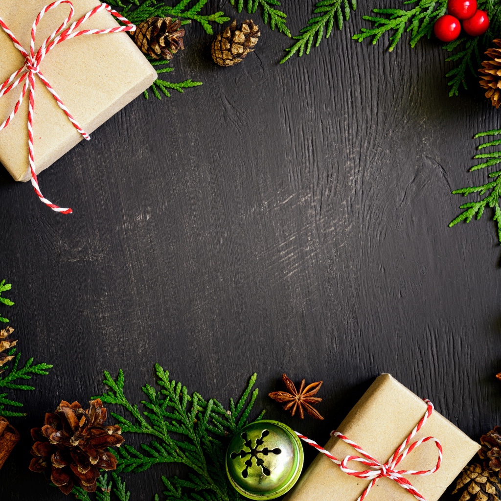 Новогодний декор на черном фоне, шаблон для новогодней открытки 