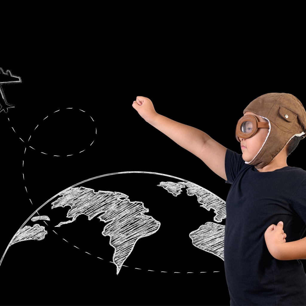 Маленький мальчик мечтает стать летчиком