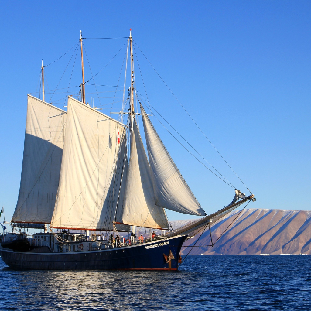 Большая парусная яхта REMBRANT VAN RUN  в море