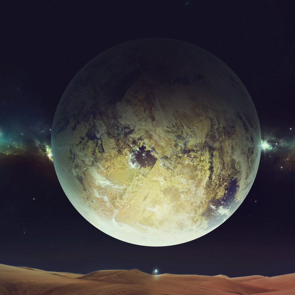 Большая холодная луна в космосе 