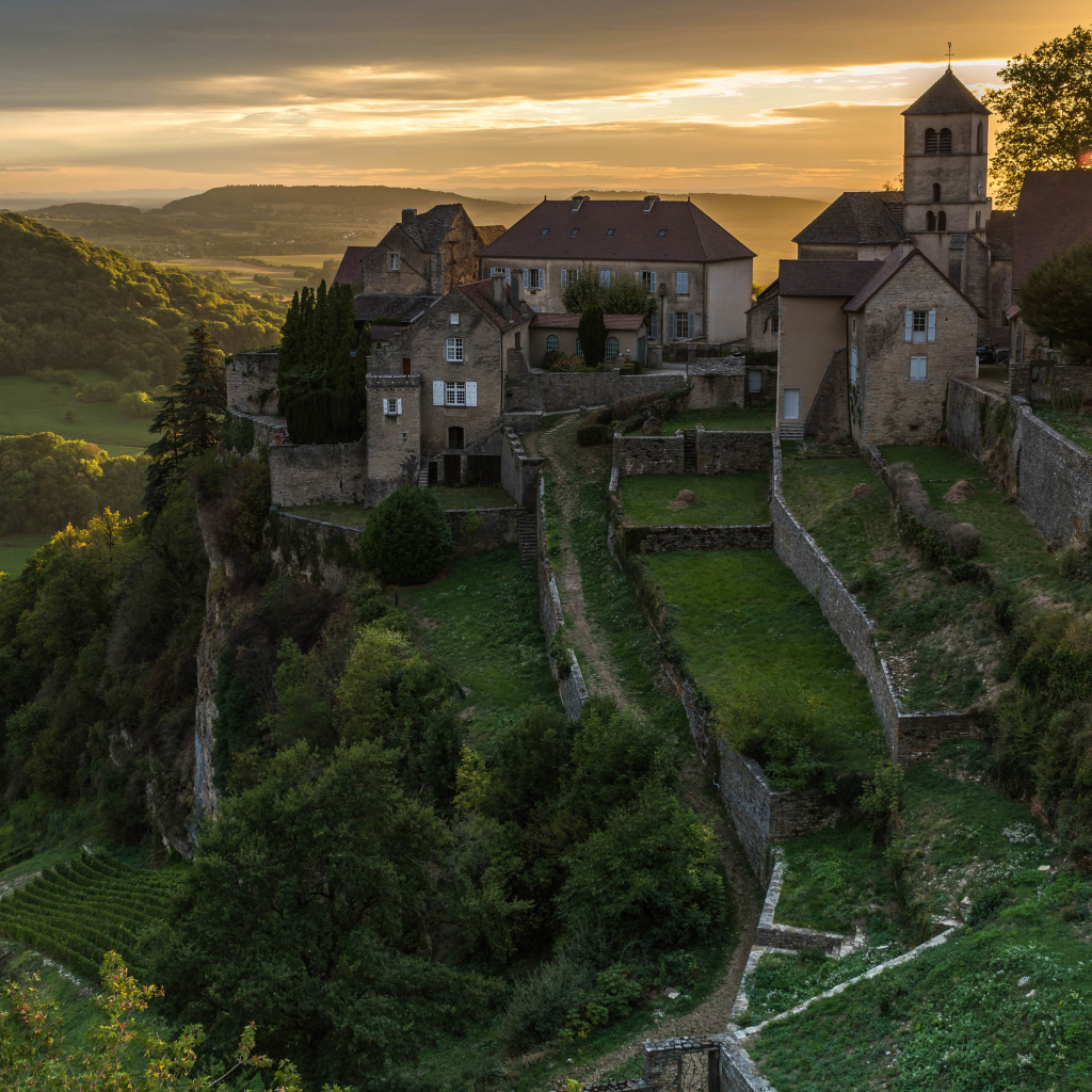 Большой дом на высокой скале, Франция 