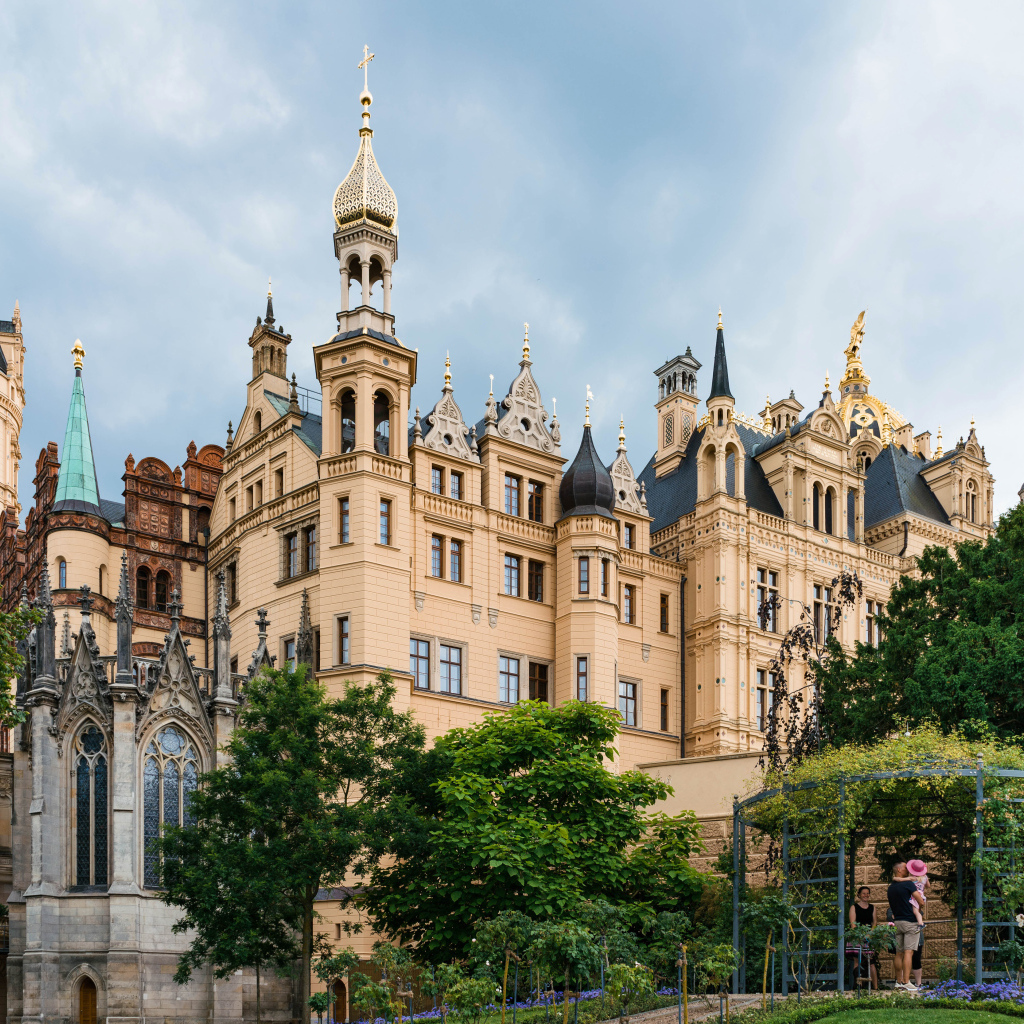Красивый старинный Шверинский замок, Германия