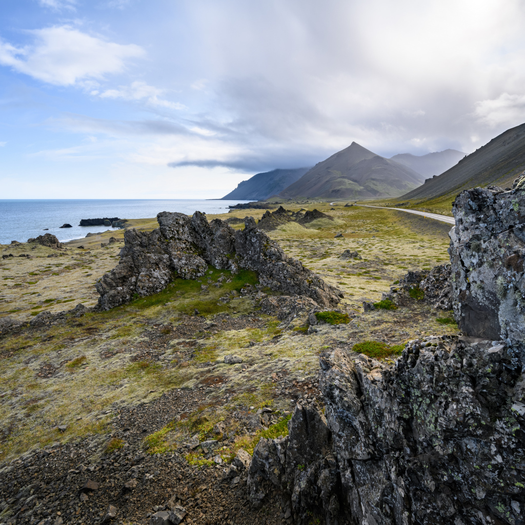 Камни на берегу океана, Исландия 