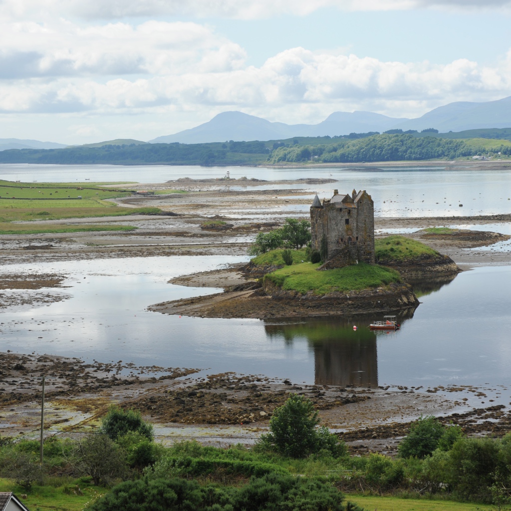 Заброшенная церковь на острове, Шотландия 