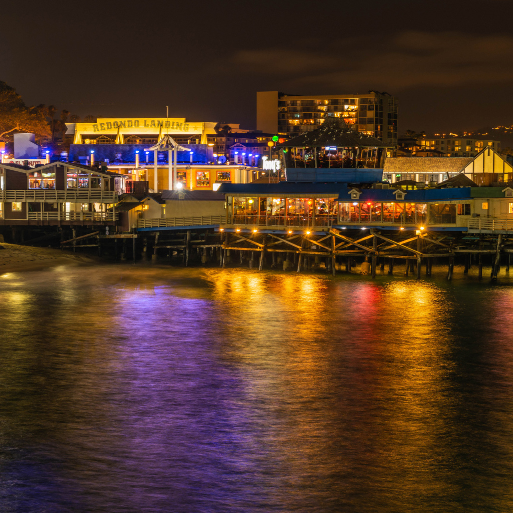 Магазины на побережье у моря, Калифорния. США