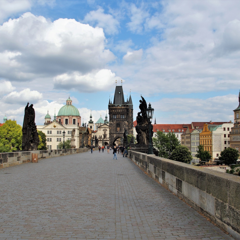 Старинный Карлов мост через реку, Прага. Чехия