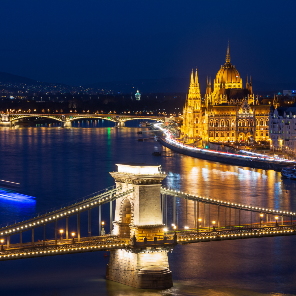 Красивый вид на реку и здание Венгерского парламента, Будапешт 