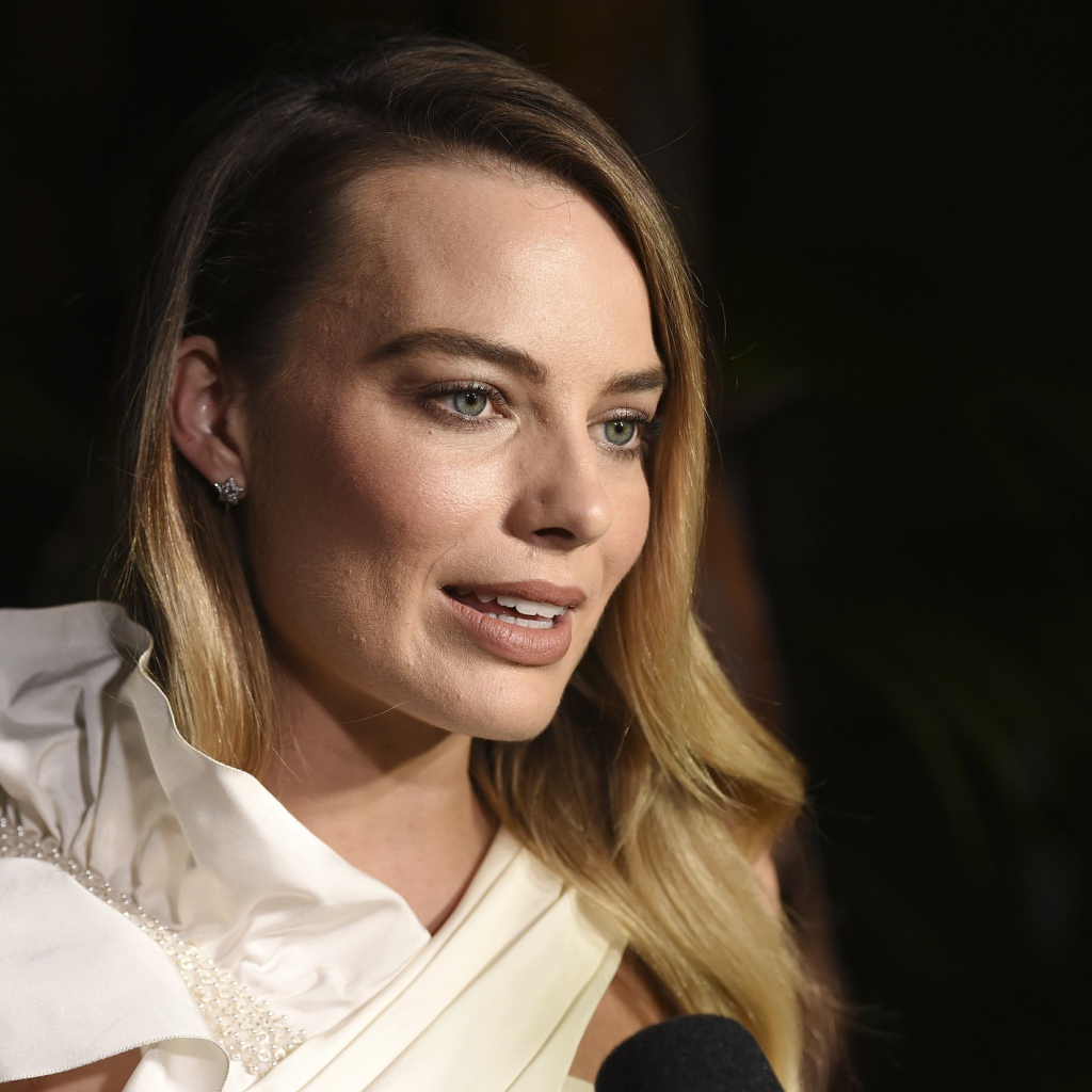 Актриса Марго Робби дает интервью 