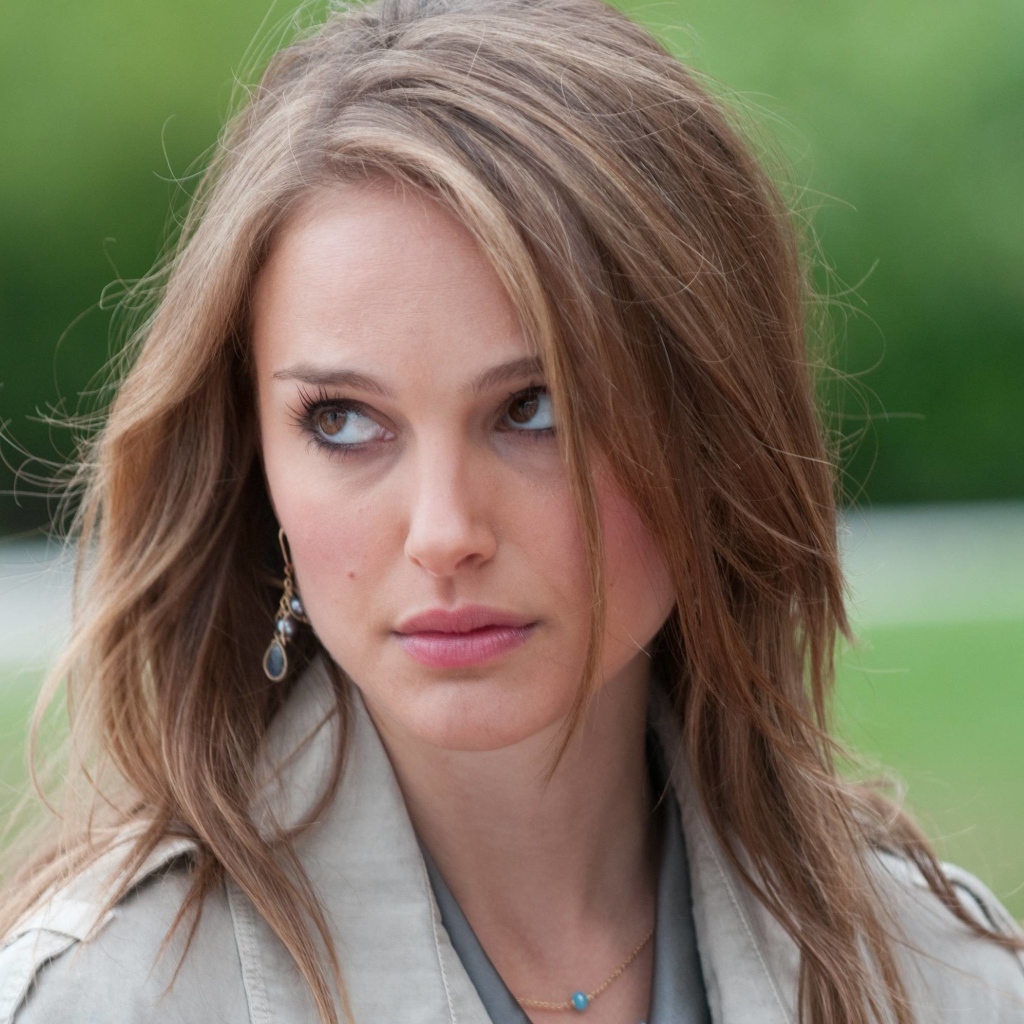 Актриса Натали Портман с карими глазами