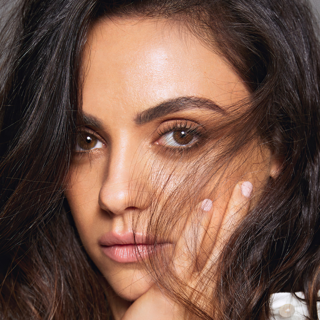 Красивая актриса Мила Кунис лицо крупным планом