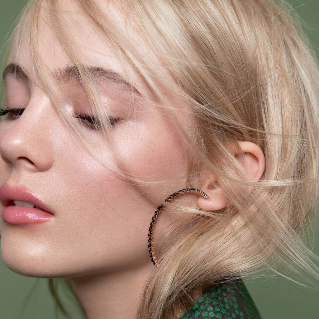 Красивая блондинка, актриса Фрейя Аллан лицо крупным планом