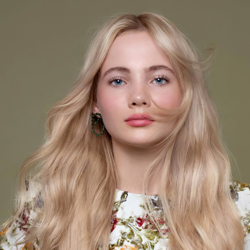 Голубоглазая девушка, актриса Фрейя Аллан