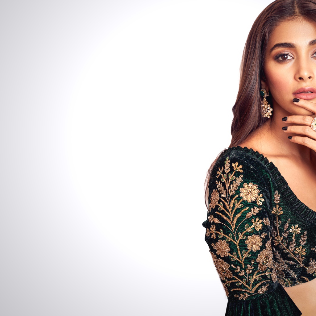 Индийская актриса Пуджа Хегде в красивом сари