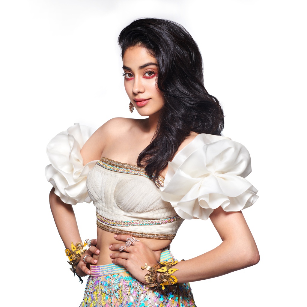 Милая девушка, актриса болливуда Джанви Капур на белом фоне