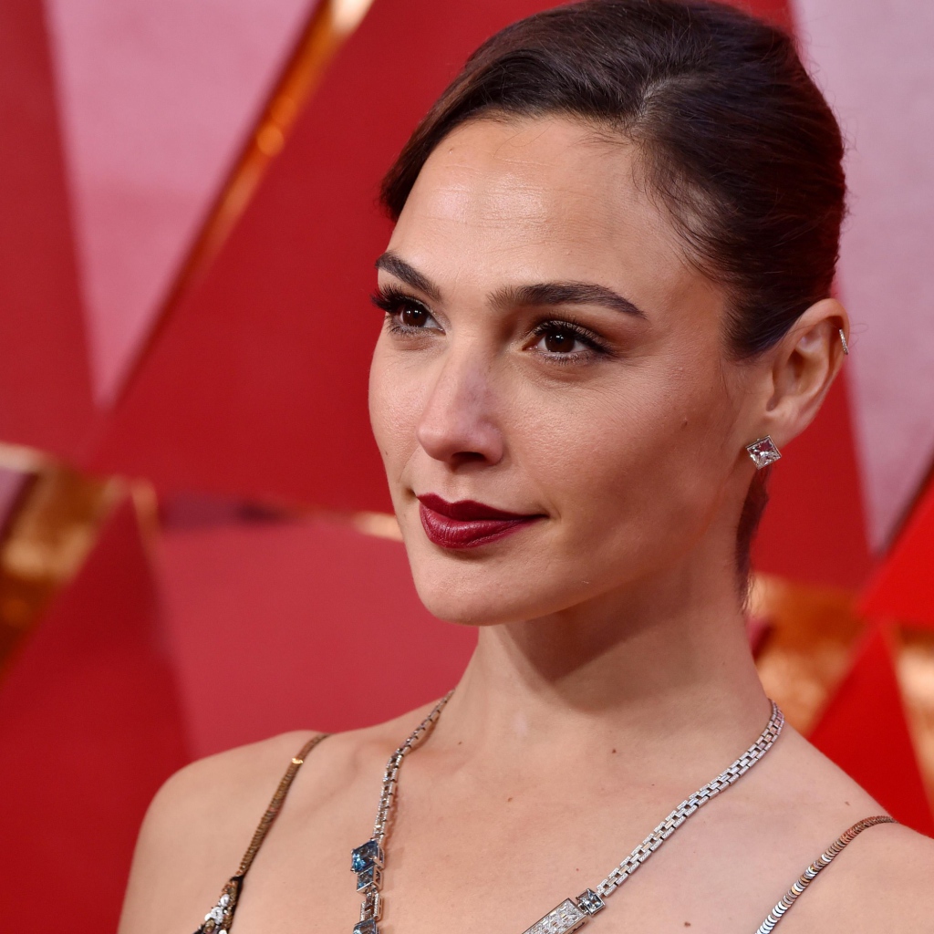 Милая улыбка яркой актрисы Галь Гадот