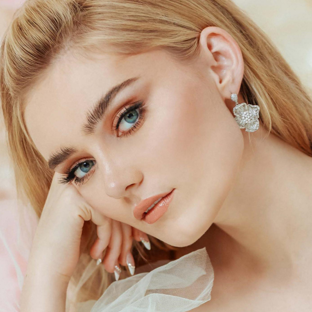 Молодая голубоглазая актриса Мэг Доннелли