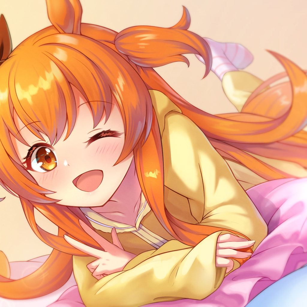 Яркая рыжеволосая девушка аниме  Uma Musume: Pretty Derby