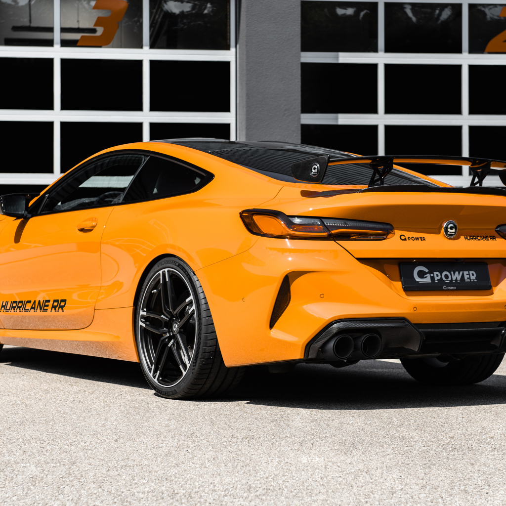 Оранжевый автомобиль G-Power G8M Hurricane RR 2021 года вид сзади