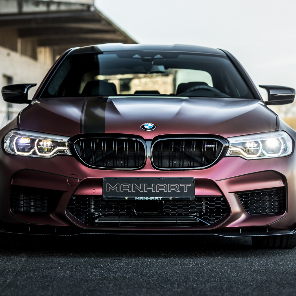 Бордовый автомобиль Manhart MH5 800 вид спереди