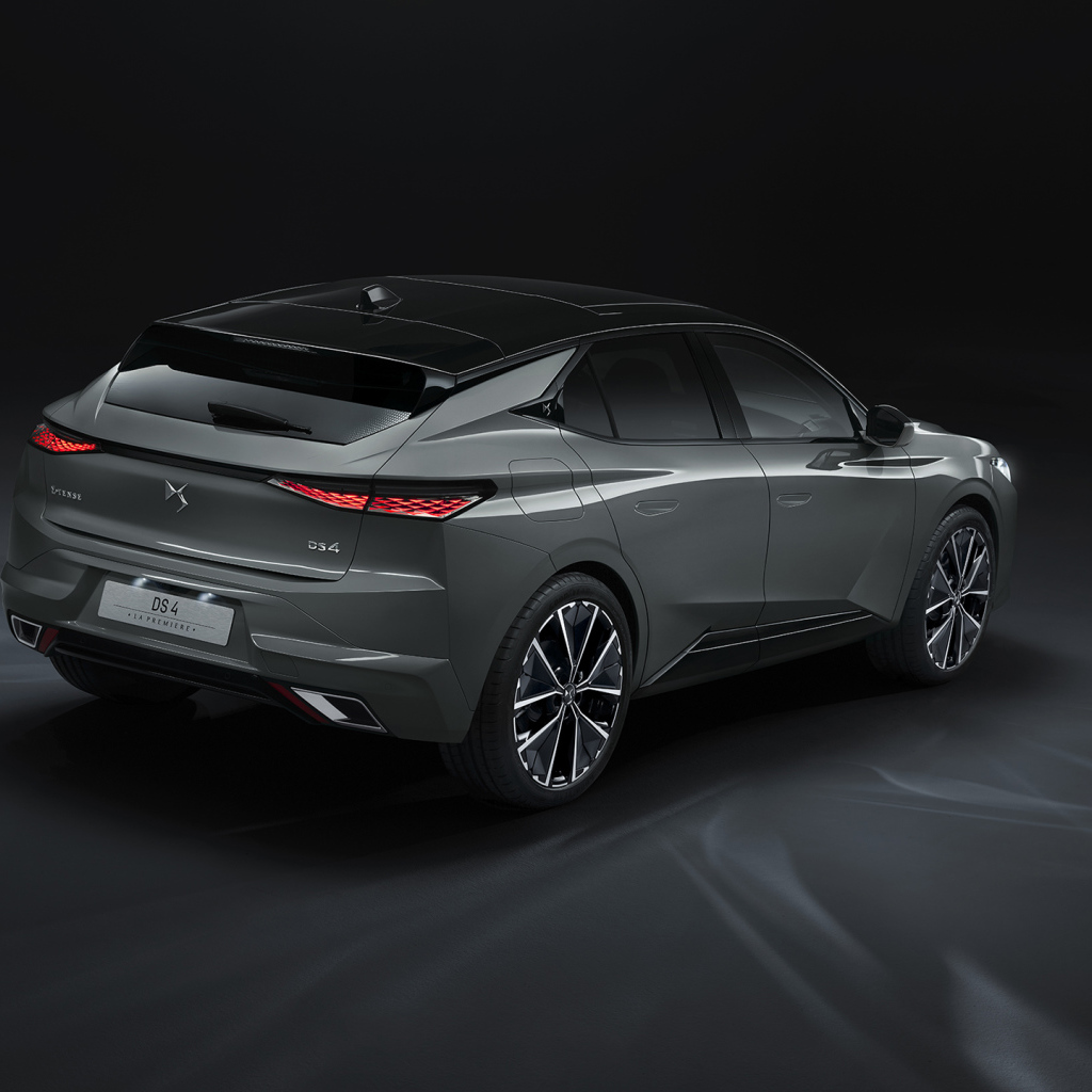 Автомобиль DS 4 E-Tense La Première 2021 года вид сзади