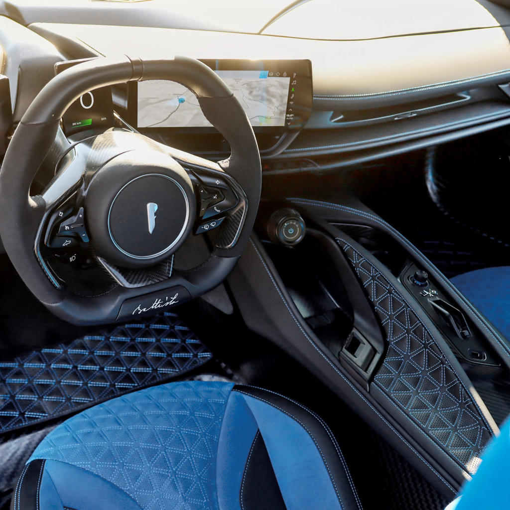 Салон автомобиля Pininfarina Battista, 2022 года