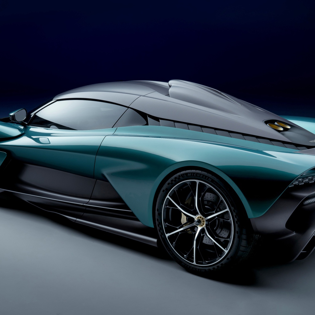 Автомобиль Aston Martin Valhalla 2021 года