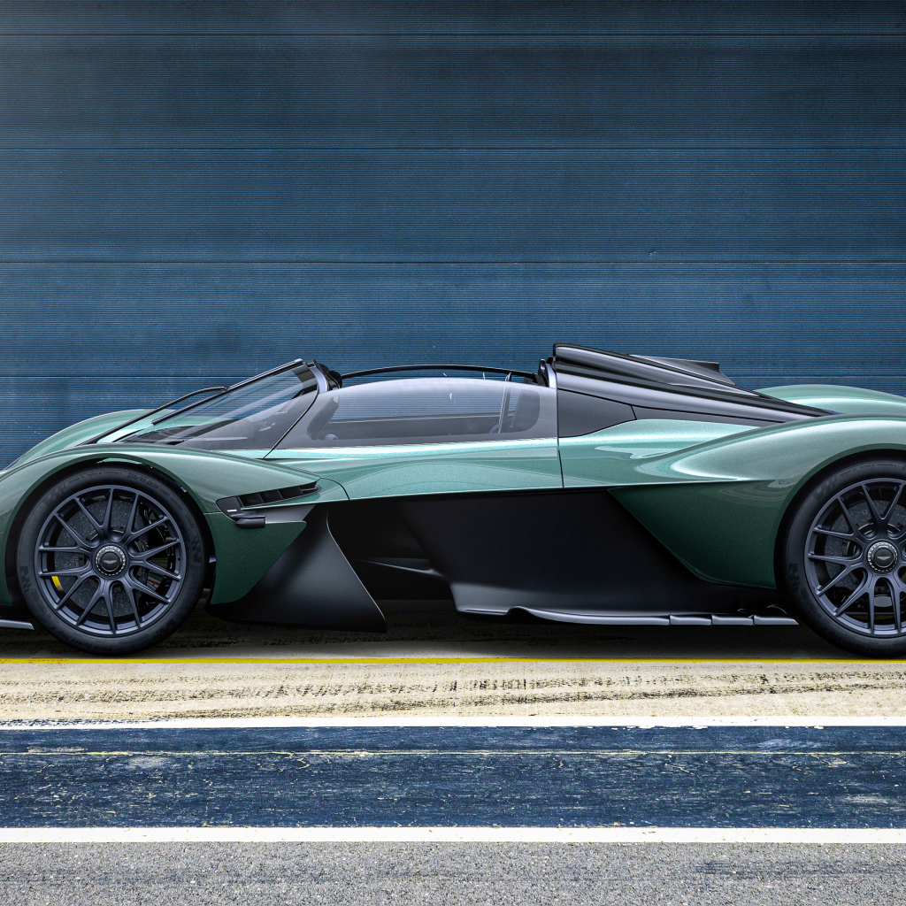 Кабриолет Aston Martin Valkyrie Spyder 2021 года вид сбоку