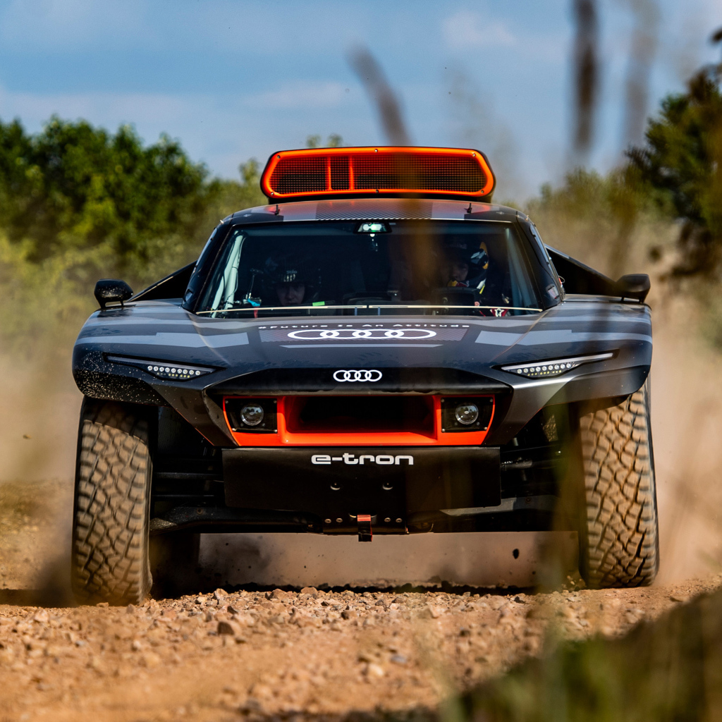 Внедорожник Audi RS Q E-Tron 2022 года