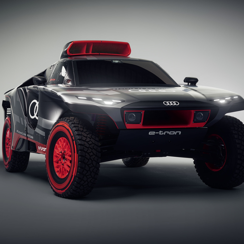 Гоночный внедорожник Audi RS Q E-Tron 2022 года вид спереди