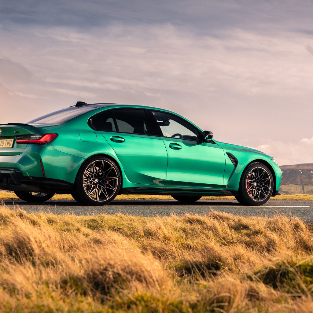 Автомобиль BMW M3 Competition 2021 года вид сзади