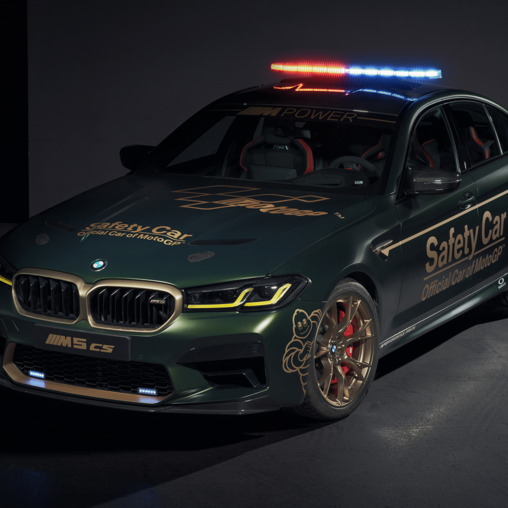 Служебный автомобиль BMW M5 CS MotoGP Safety Car 2021 года